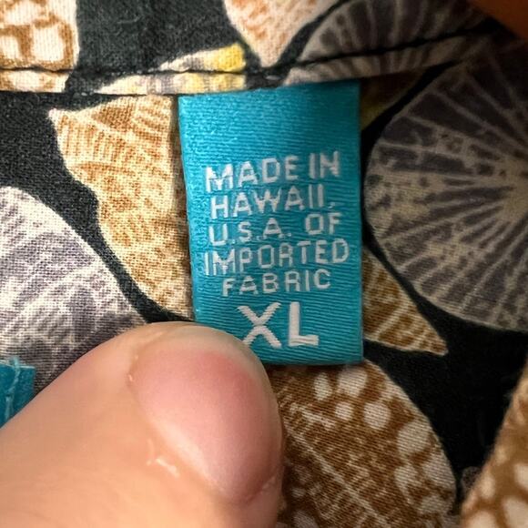 TORI RICHARD Men's XL Black All Over Seashell Print Hawaiian Cotton Lawn Shirt - Picture 5 of 9